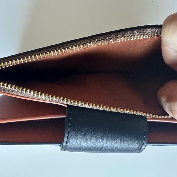 COACH Wallet signature canvas with cellphone holder. - Picture 7 of 7